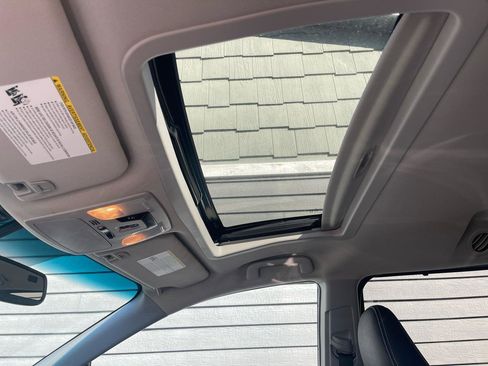 Used 2015 Toyota Sienna SE image 28