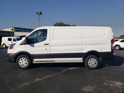 Used 2024 Ford Transit 250 image 3