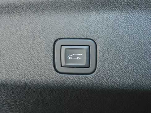 Used 2025 Chevrolet Suburban 4WD Z71 image 24