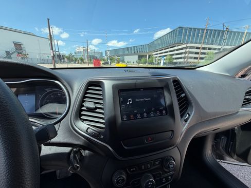 Used 2019 Jeep Cherokee Latitude image 31