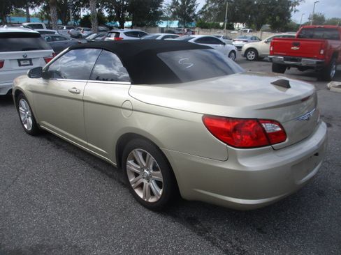 Used 2010 Chrysler Sebring Touring image 8