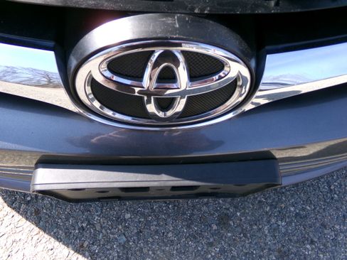 Used 2015 Toyota Camry LE image 16