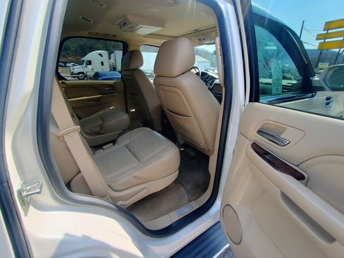 Used 2013 Cadillac Escalade Premium Luxury Platinum image 17