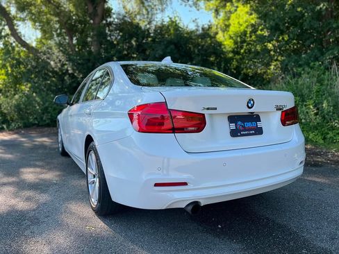 Used 2017 BMW 320i xDrive image 2