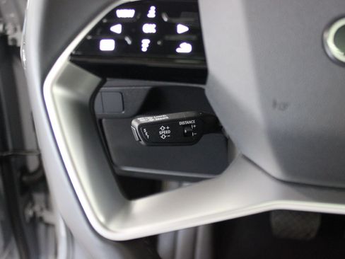 Used 2024 Audi Q4 e-tron Premium Plus image 31