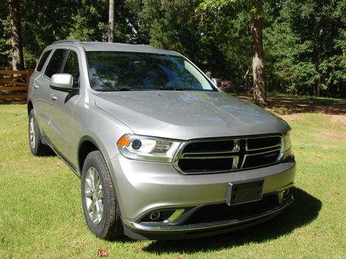 Used 2018 Dodge Durango AWD SXT image 6