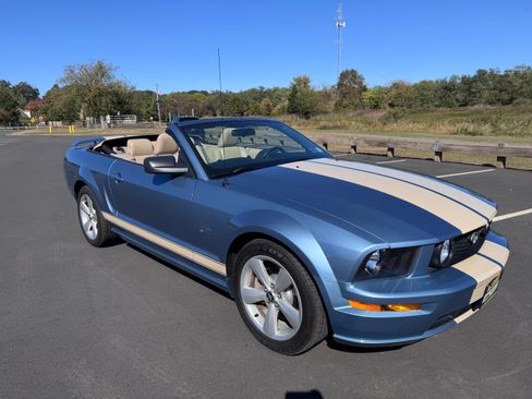 Used 2006 Ford Mustang GT Premium image 20
