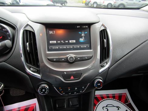 Used 2016 Chevrolet Cruze LT Sedan FWD image 20