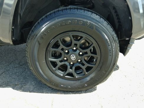 Used 2019 Toyota Tacoma 4x4 Double Cab SR5 image 23