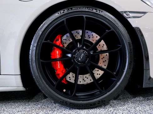 Used 2018 Porsche 911 GT3 RWD image 32