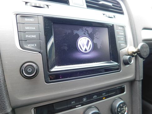 Used 2015 Volkswagen Golf SE image 4