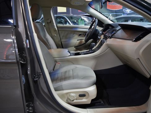 Used 2015 Ford Taurus SE image 20