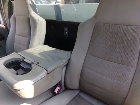 Used 2006 Ford F250 2WD Regular Cab Super Duty image 15