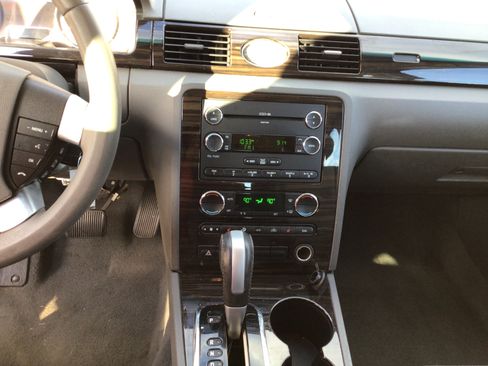 Used 2008 Mercury Sable Premier image 5