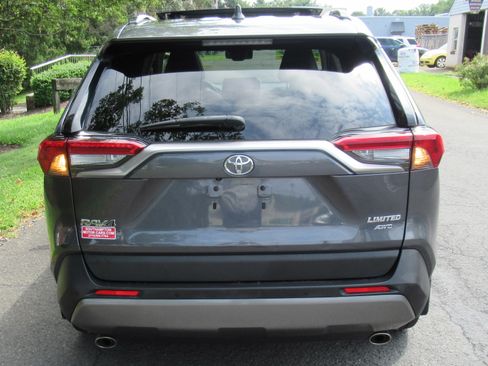 Used 2019 Toyota RAV4 Limited image 8