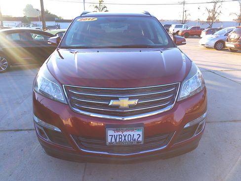 Used 2017 Chevrolet Traverse LT image 5