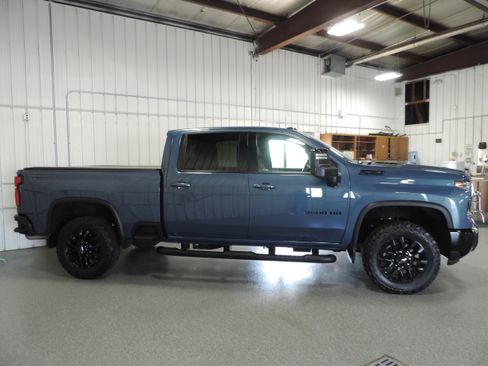 Used 2025 Chevrolet Silverado 3500 4x4 Crew Cab LTZ image 12