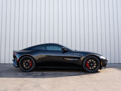 Used 2022 Aston Martin V8 Vantage image 8