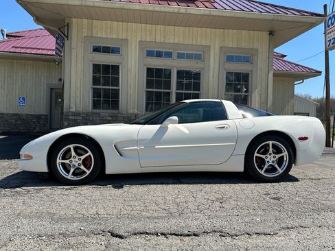 Used 2001 Chevrolet Corvette image 2