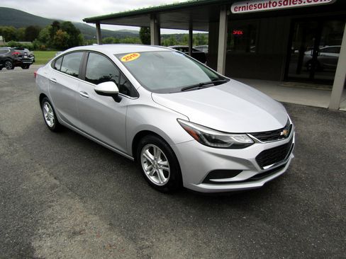 Used 2016 Chevrolet Cruze LT Sedan FWD image 2