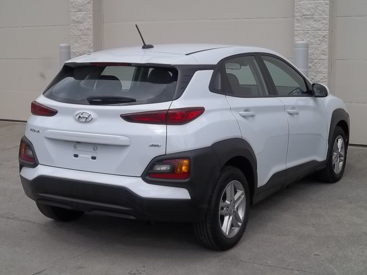 Used 2021 Hyundai Kona AWD SE image 4