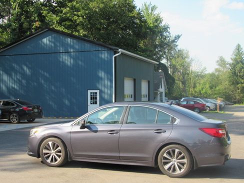 Used 2016 Subaru Legacy 2.5i Limited AWD/4WD image 2
