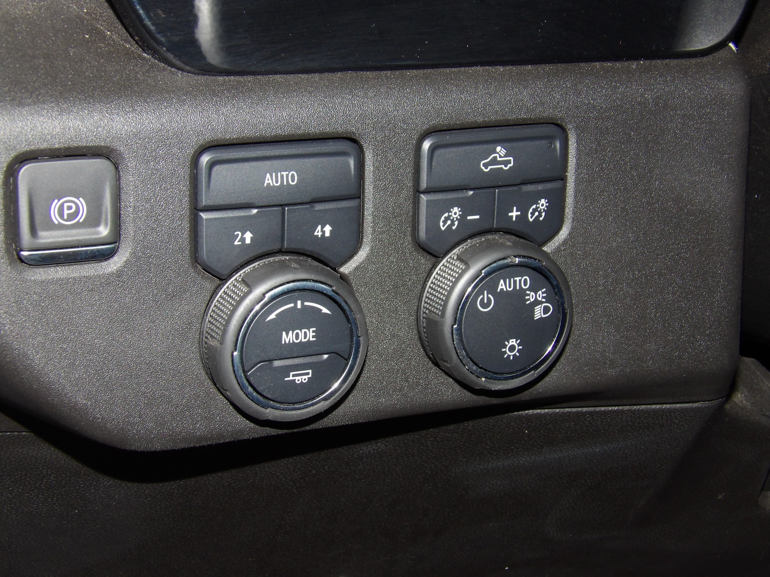 Used 2024 Chevrolet Silverado 1500 4x4 Crew Cab LT image 24