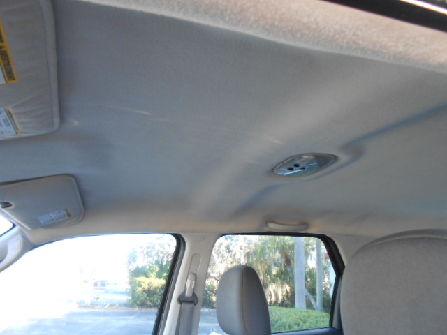 Used 2005 Ford Escape 2WD XLS image 12