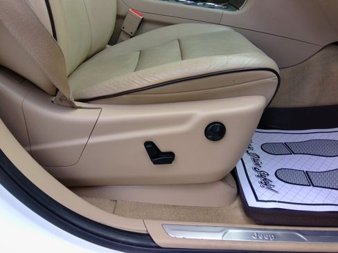 Used 2014 Jeep Grand Cherokee Overland image 42