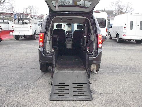 Used 2016 Dodge Grand Caravan SE image 18