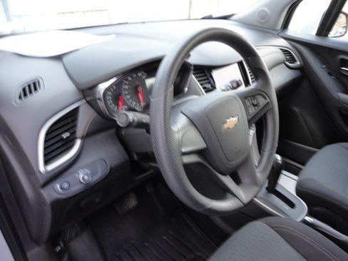 Used 2020 Chevrolet Trax LS image 13