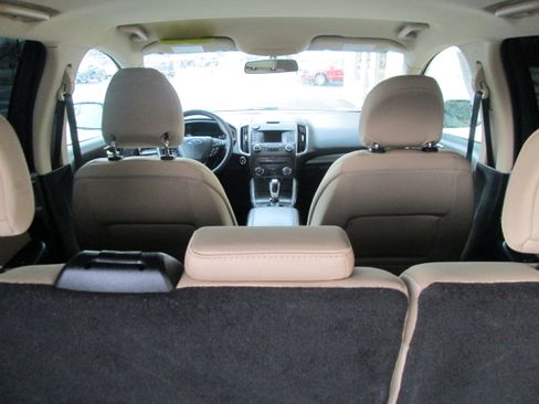 Used 2017 Ford Edge SE image 12