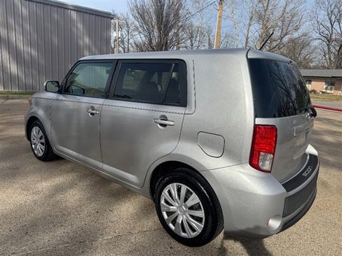 Used 2014 Scion xB image 2