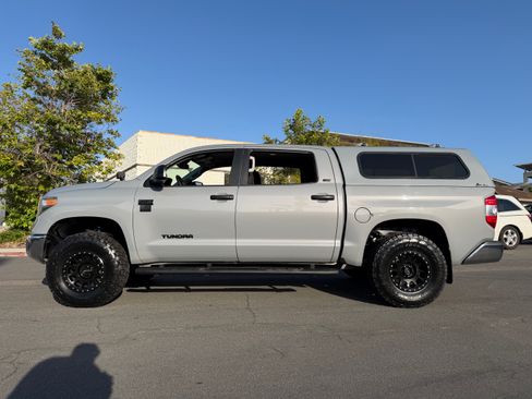 Used 2018 Toyota Tundra 4x4 CrewMax SR5 image 5