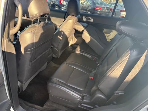 Used 2015 Ford Explorer XLT image 9