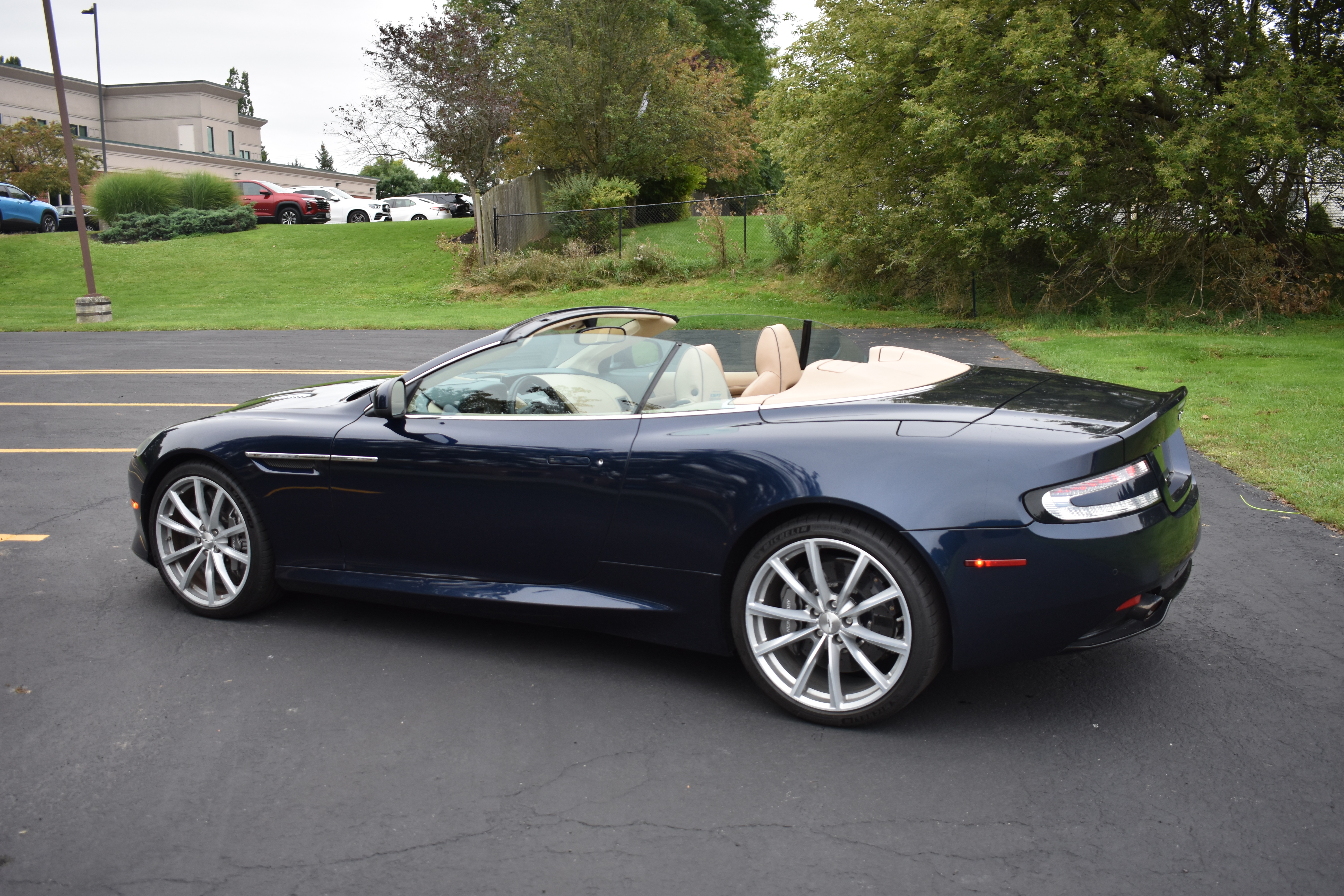 Used 2016 Aston Martin DB9 GT Volante RWD image 8