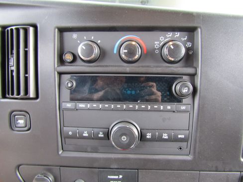 Used 2016 GMC Savana 2500 image 13