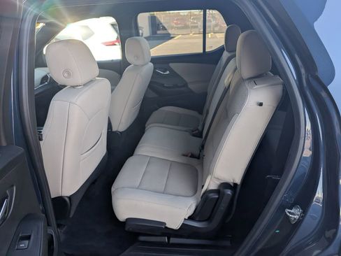 Used 2022 Chevrolet Traverse LS image 7