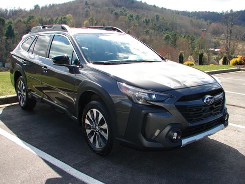 Used 2025 Subaru Outback Limited image 14