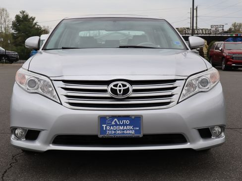 Used 2011 Toyota Avalon Limited image 3