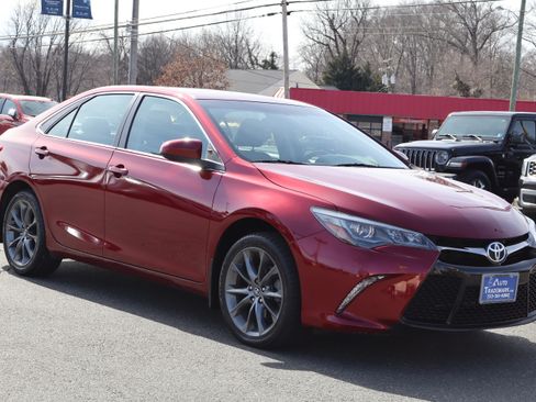 Used 2017 Toyota Camry XSE image 9