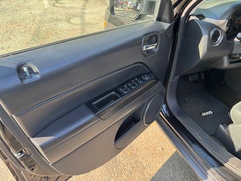 Used 2016 Jeep Patriot Sport image 6