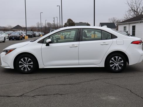 Used 2022 Toyota Corolla LE image 5
