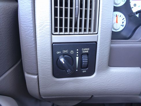 Used 2004 Dodge Ram 1500 Truck SLT image 21