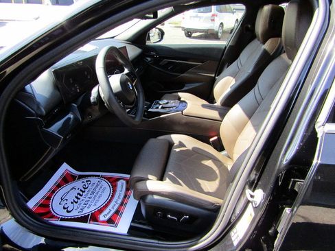 Used 2025 BMW 530i xDrive image 13