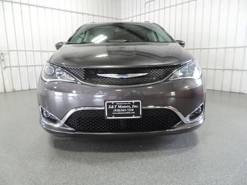 Used 2020 Chrysler Pacifica Touring-L Plus image 6