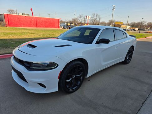 Used 2019 Dodge Charger SXT image 3