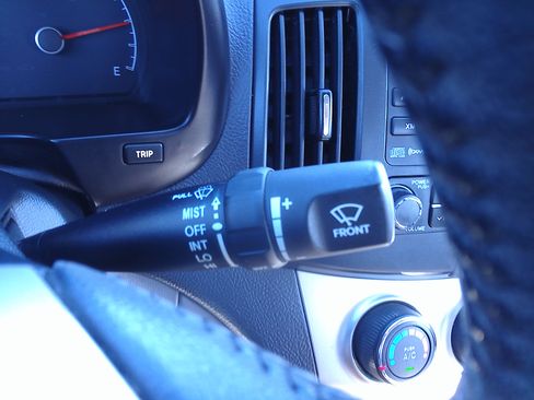 Used 2010 Hyundai Elantra SE image 30