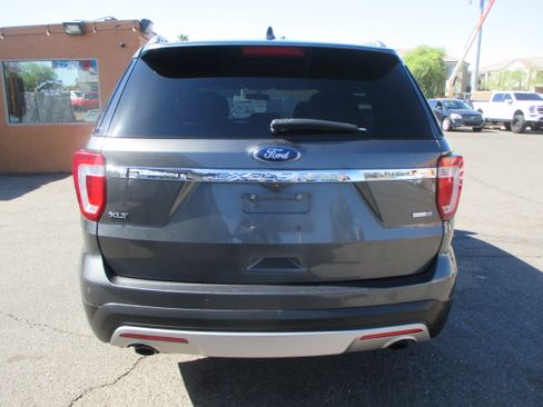 Used 2017 Ford Explorer 4WD XLT image 11