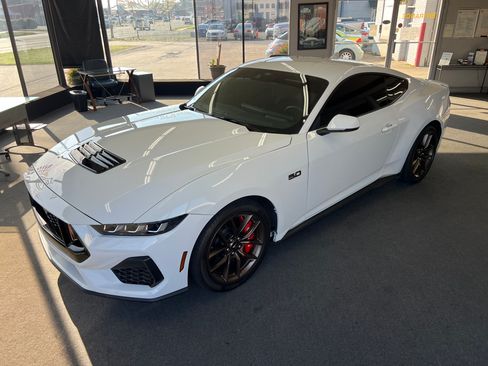 Used 2025 Ford Mustang GT Premium RWD image 1